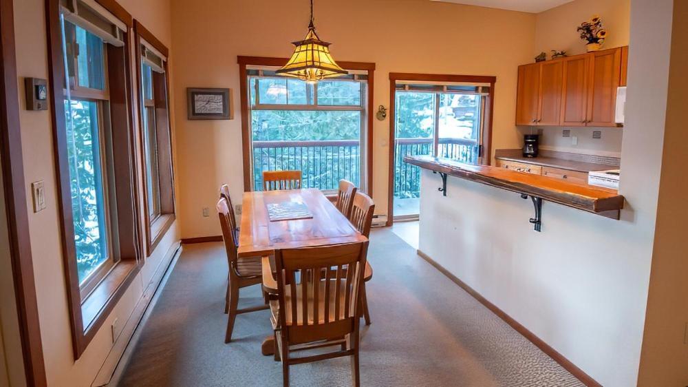 Snow Creek Lodge By Fernie Lodging Co Bagian luar foto