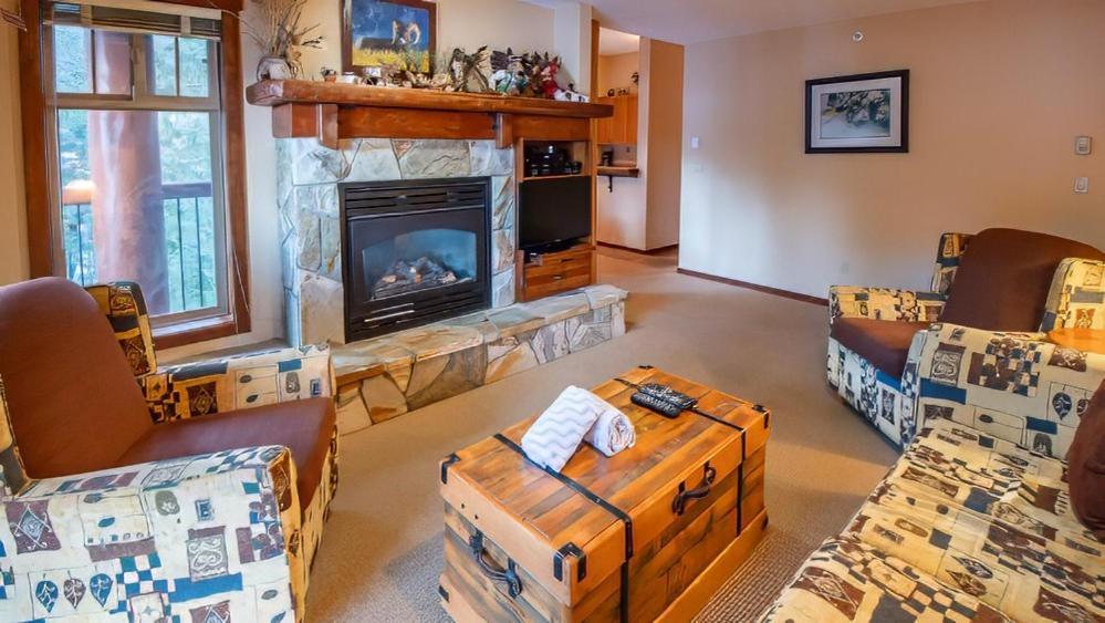 Snow Creek Lodge By Fernie Lodging Co Bagian luar foto