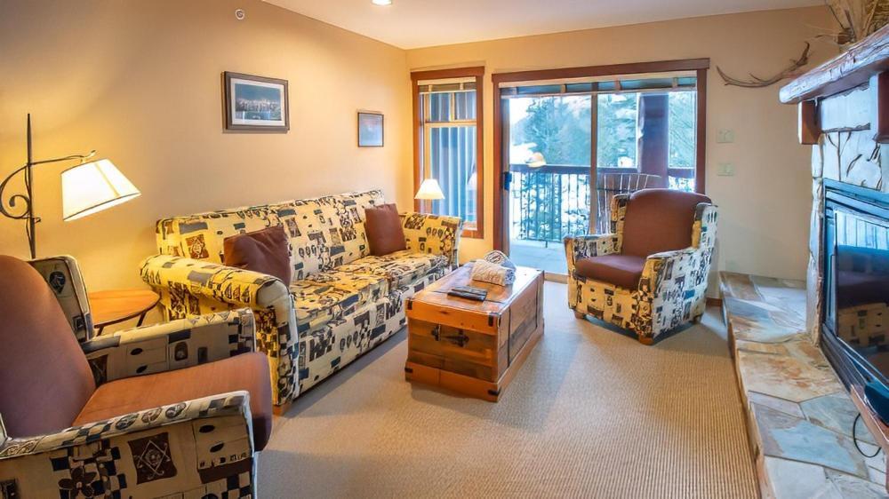 Snow Creek Lodge By Fernie Lodging Co Bagian luar foto