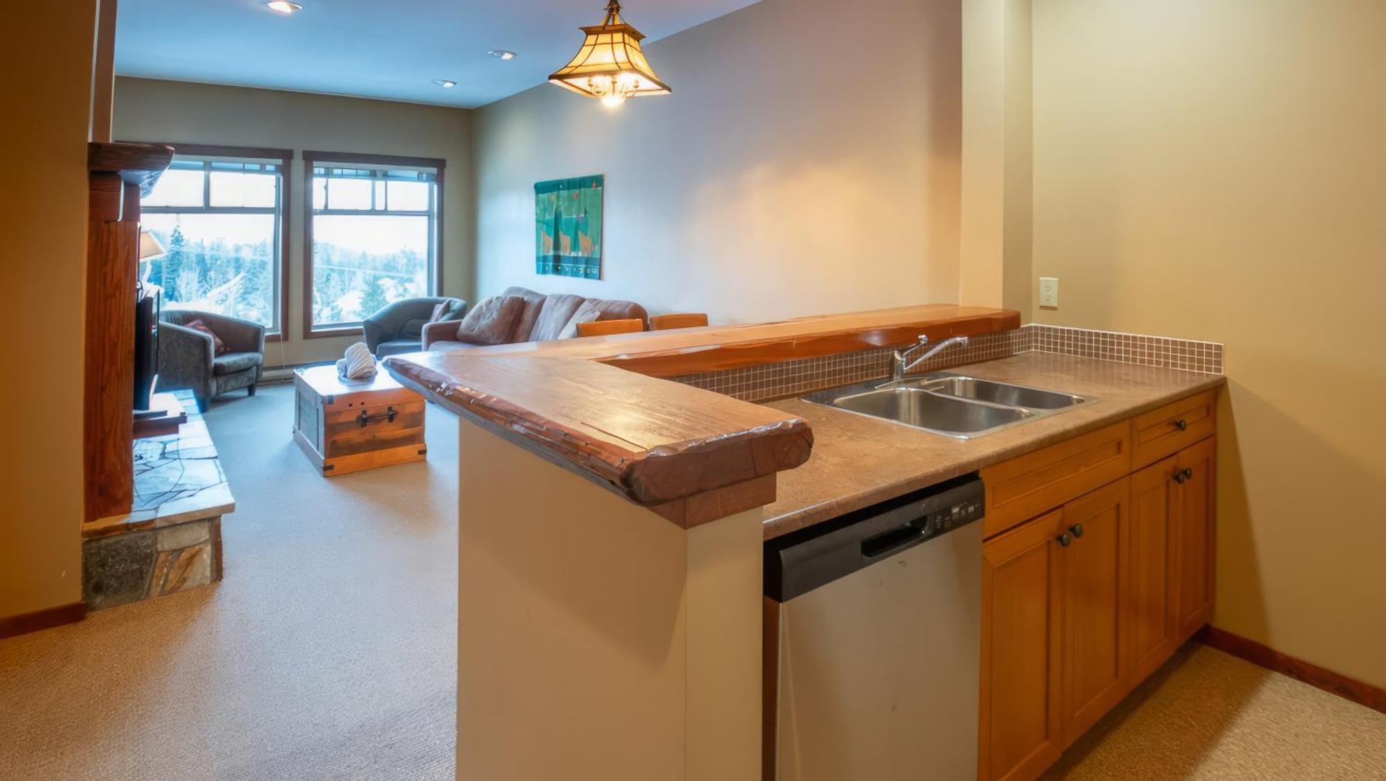 Snow Creek Lodge By Fernie Lodging Co Bagian luar foto