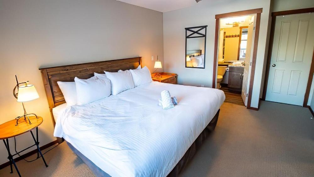 Snow Creek Lodge By Fernie Lodging Co Bagian luar foto