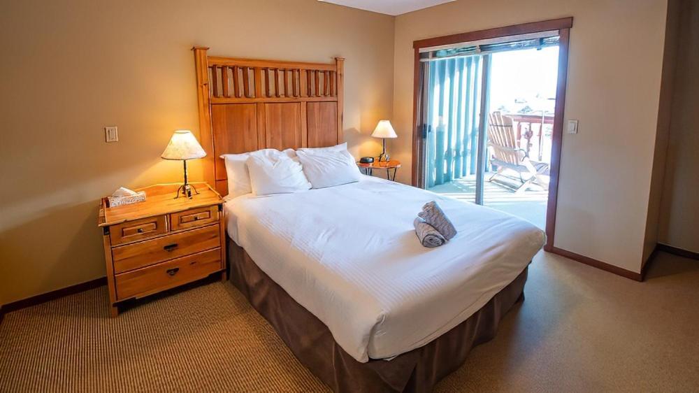 Snow Creek Lodge By Fernie Lodging Co Bagian luar foto