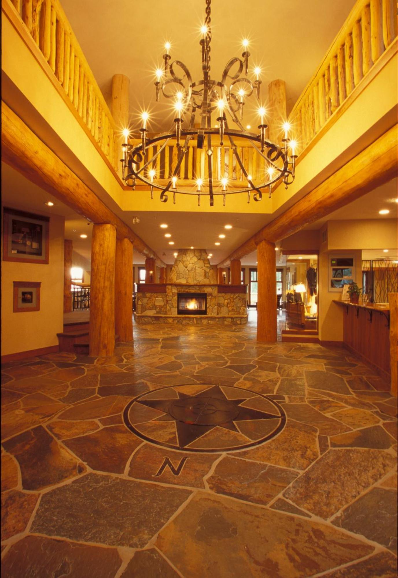 Snow Creek Lodge By Fernie Lodging Co Bagian luar foto