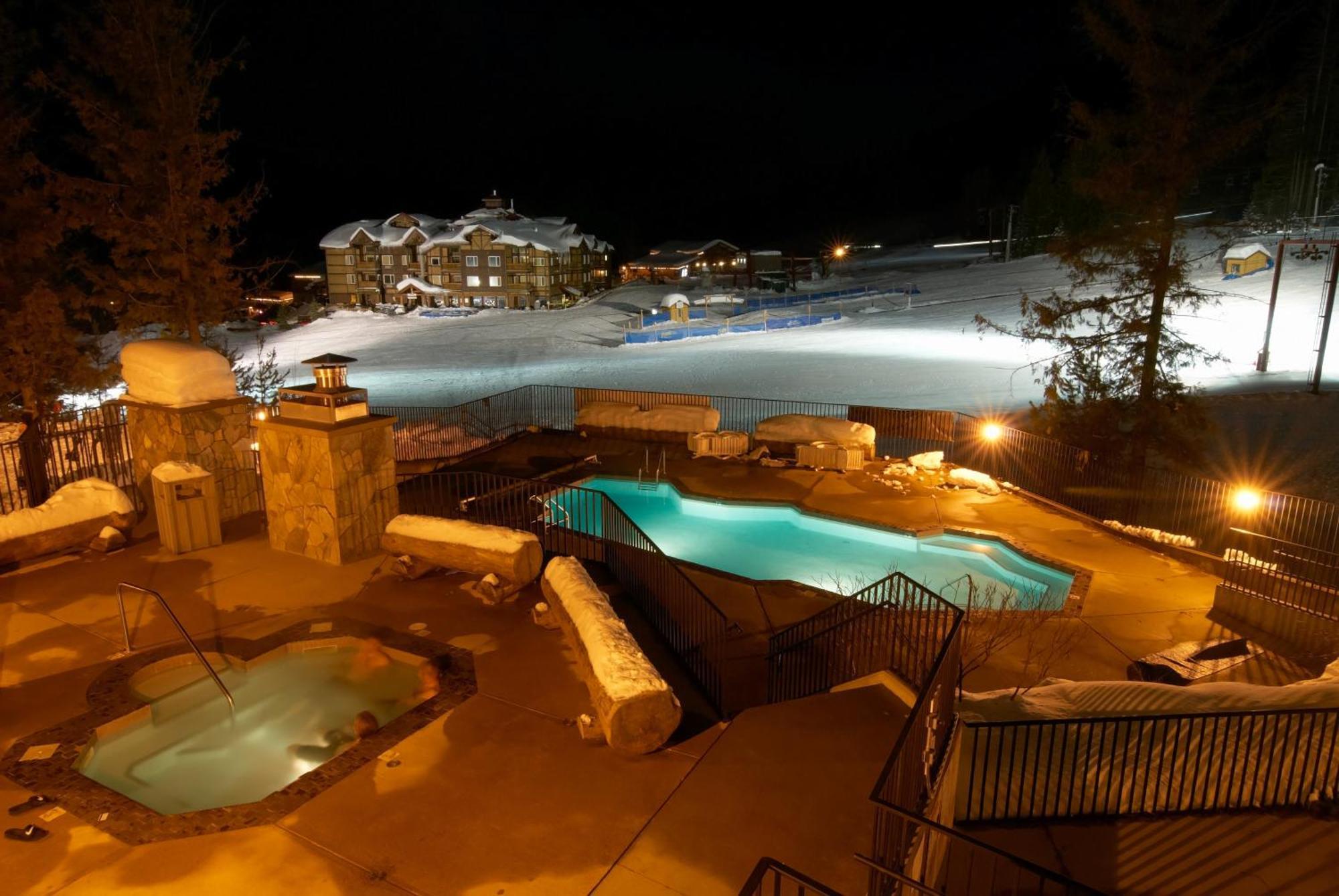 Snow Creek Lodge By Fernie Lodging Co Bagian luar foto
