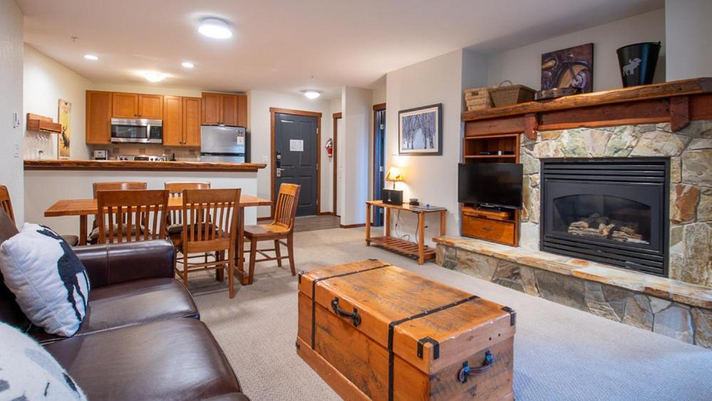 Snow Creek Lodge By Fernie Lodging Co Bagian luar foto