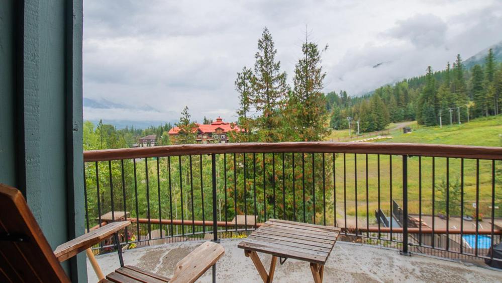 Snow Creek Lodge By Fernie Lodging Co Bagian luar foto