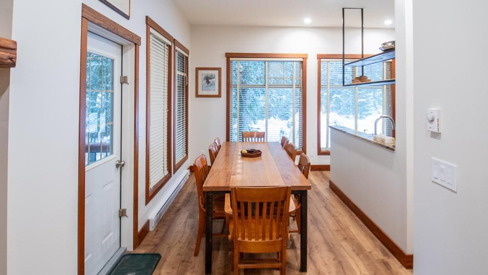 Snow Creek Lodge By Fernie Lodging Co Bagian luar foto