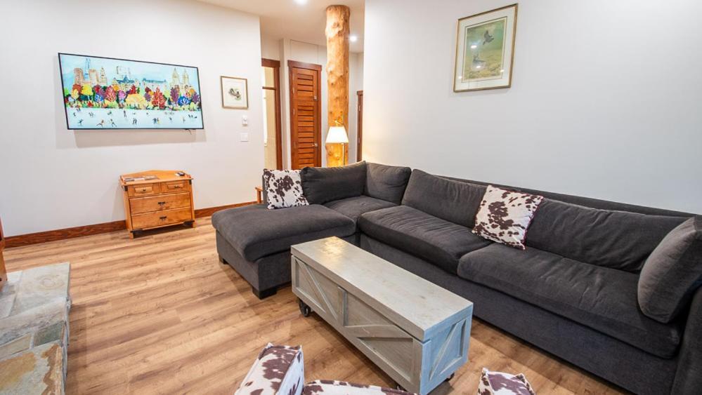 Snow Creek Lodge By Fernie Lodging Co Bagian luar foto