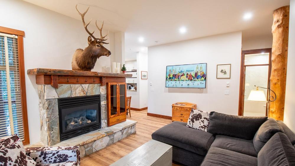 Snow Creek Lodge By Fernie Lodging Co Bagian luar foto