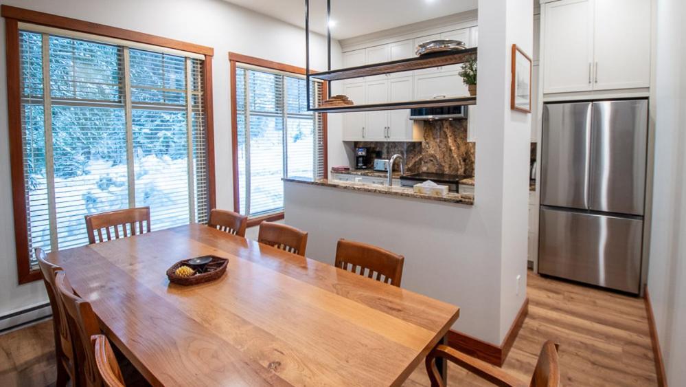 Snow Creek Lodge By Fernie Lodging Co Bagian luar foto