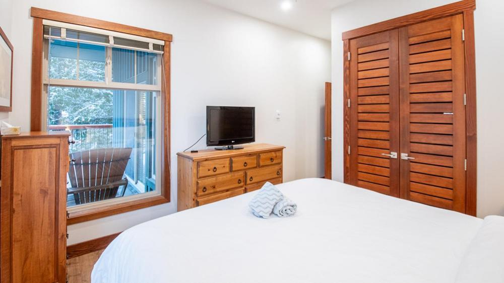 Snow Creek Lodge By Fernie Lodging Co Bagian luar foto