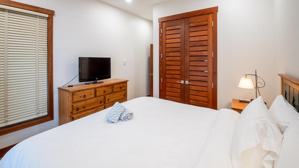 Snow Creek Lodge By Fernie Lodging Co Bagian luar foto